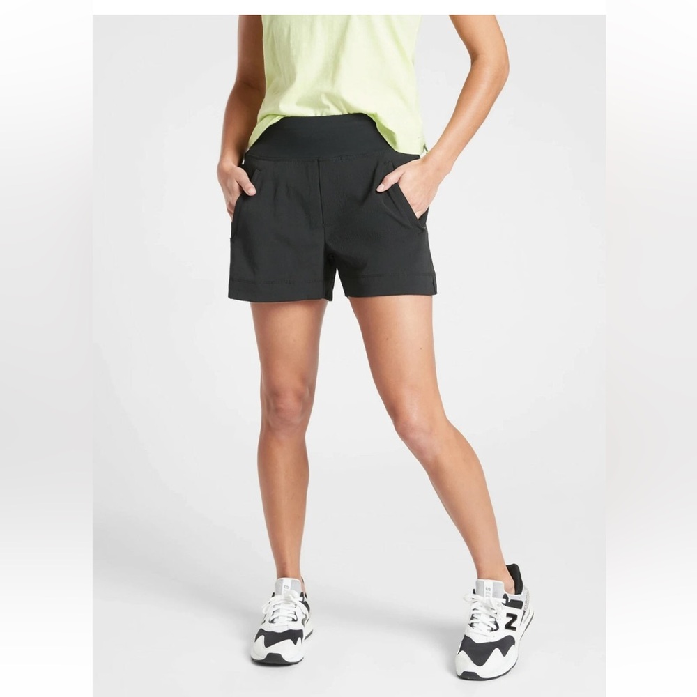 EUC Athleta Trekkie North Short